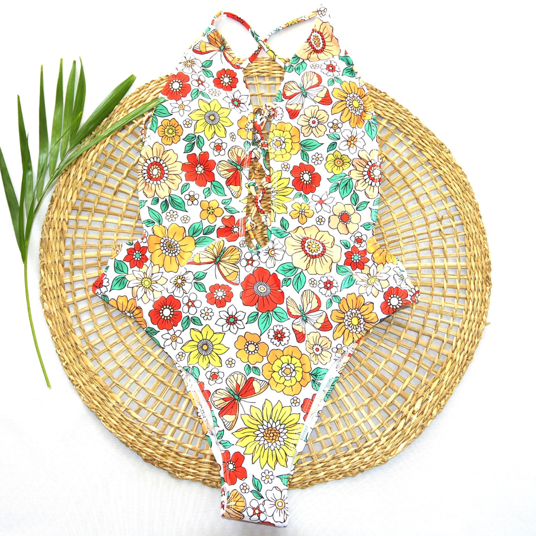 Maillot de bain une pièce modèle calypso sur présentoir