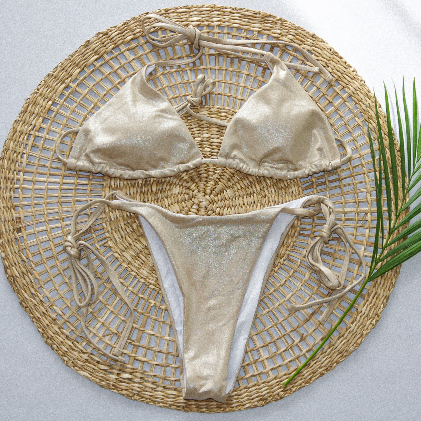 Bikini Misti sur support