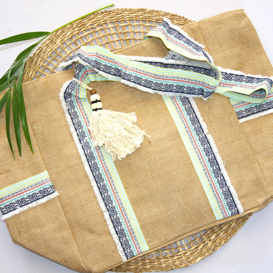 sac modèle sombrero turquoise sur présentoir