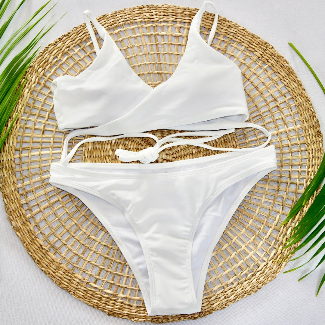 Ensemble de maillot de bain modèle Blanca blanc sur présentoir