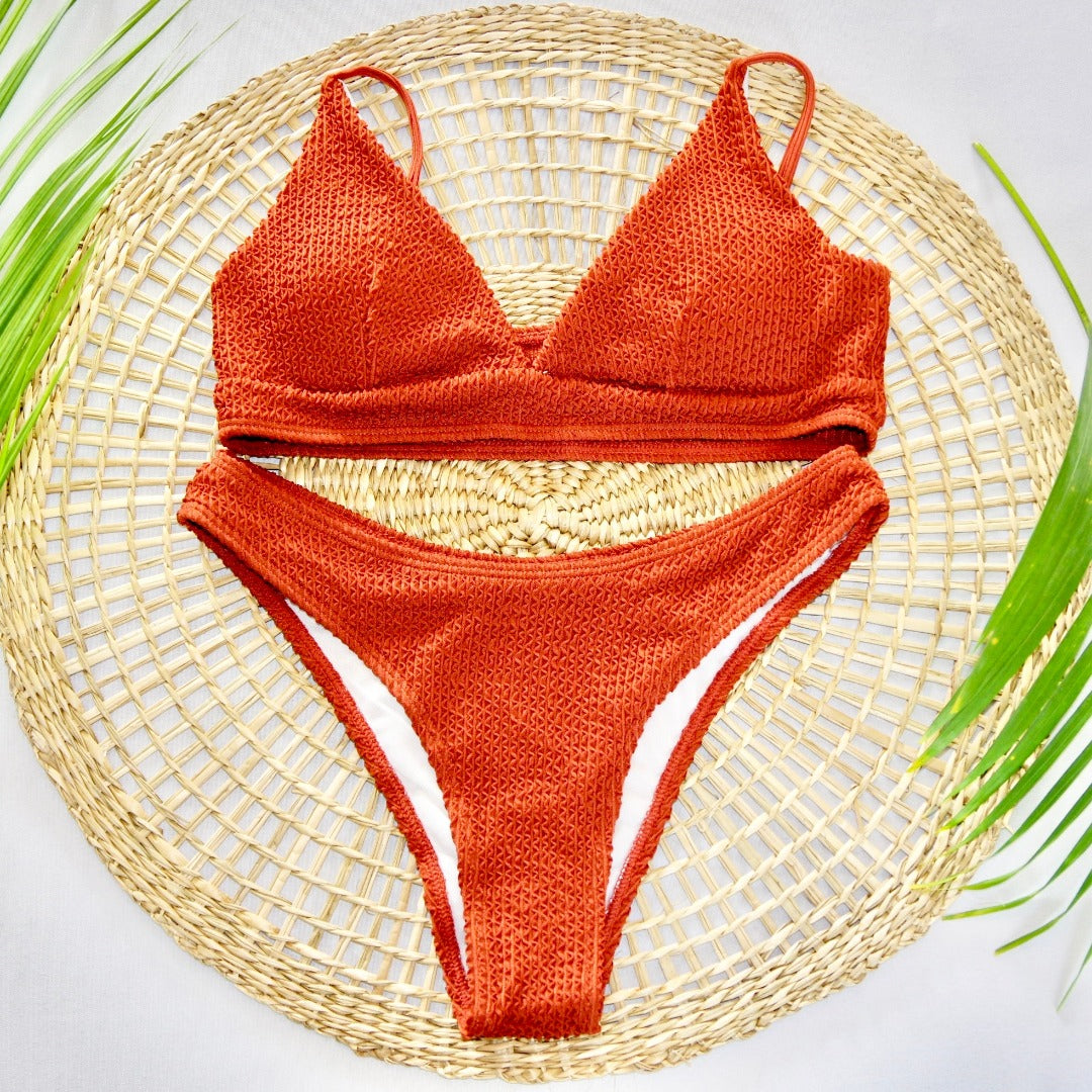 Ensemble de maillot de bain modèle Bruna orange sanguine sur présentoir