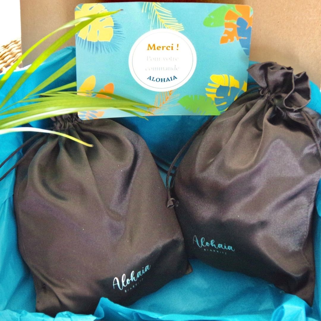 Emballage des produits à l'expédition : boite, pochon et carte de remerciements