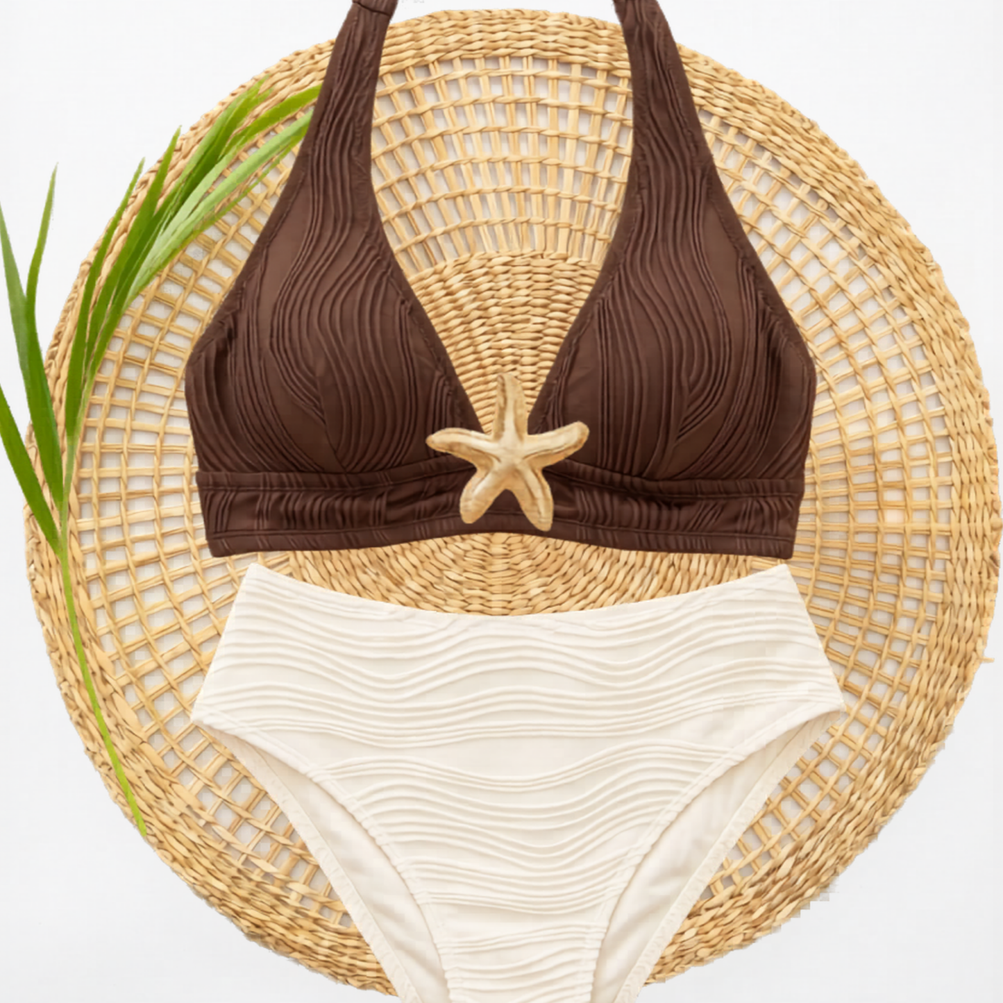 Maillot  modèle Tahou avec étoile sur support