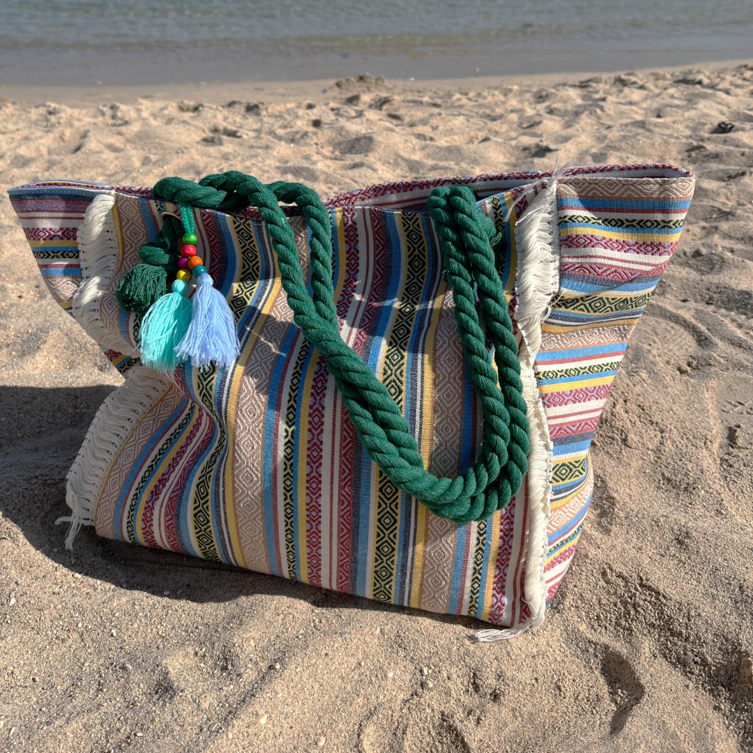 sac modèle mungo vert sur la plage 