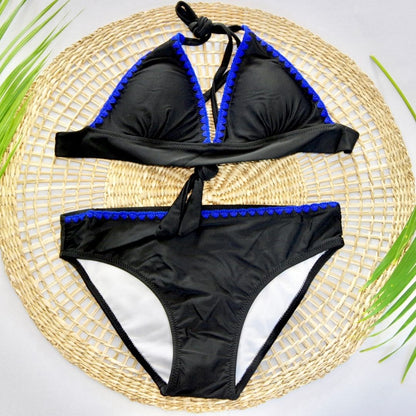 Ensemble de maillot de bain modèle Solaya noir et bleu sur présentoir